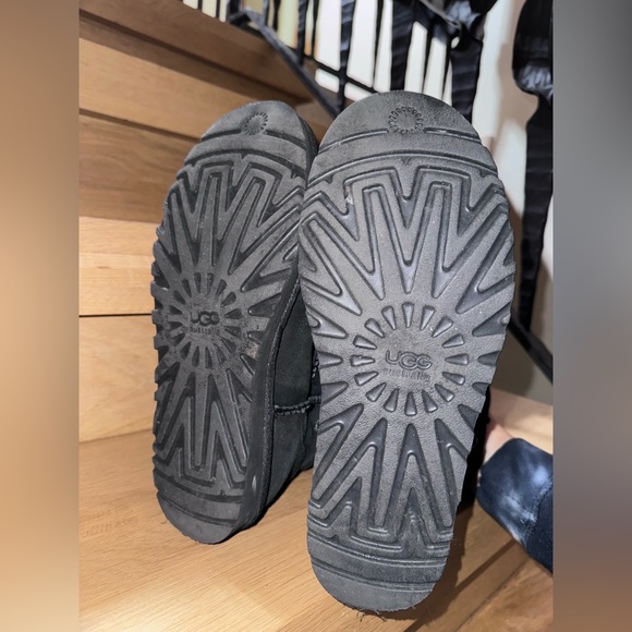 UGG Australia Women's Classic Short Boots 🥾 Black | Size 8 - Picture 6 of 6